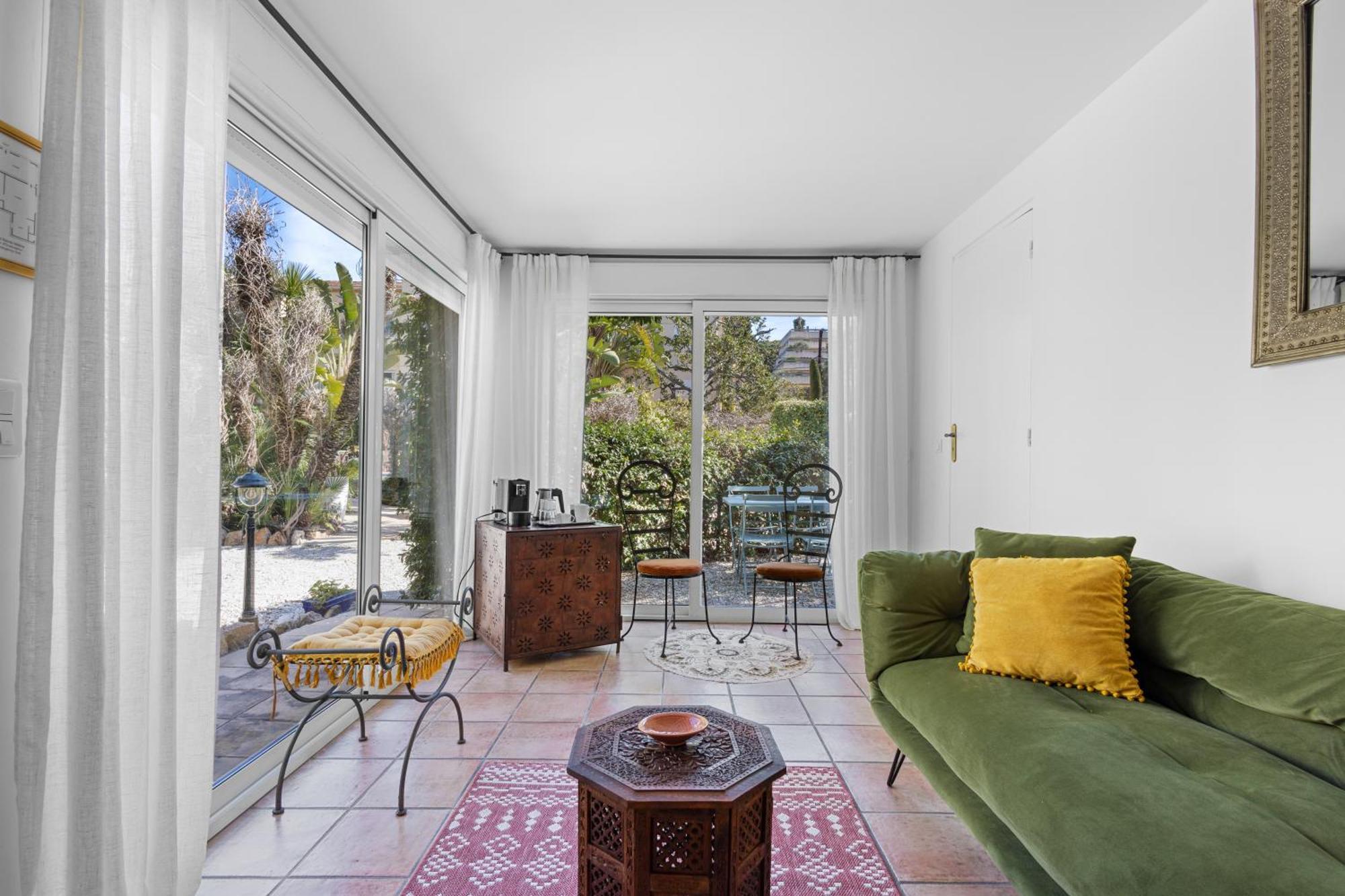 Hôtel Sainte Valérie Juan-les-Pins Exterior foto