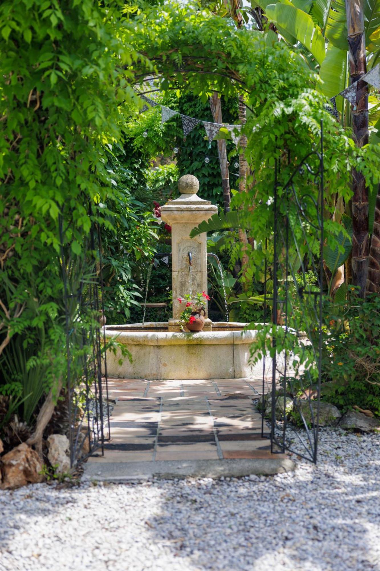 Hôtel Sainte Valérie Juan-les-Pins Exterior foto