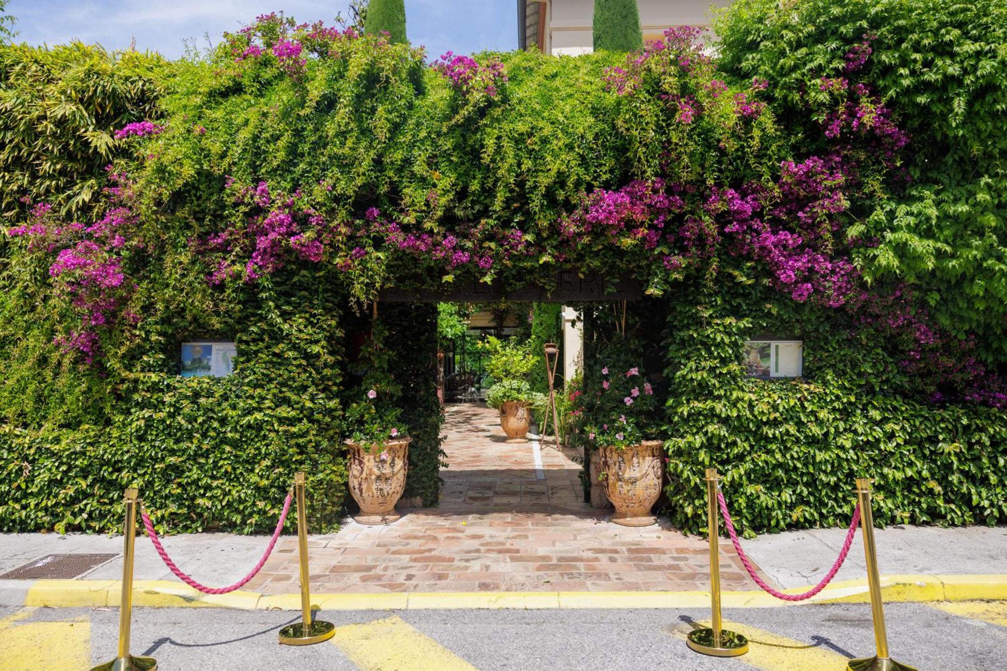 Hôtel Sainte Valérie Juan-les-Pins Exterior foto